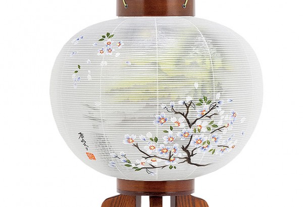 木製の大内デザイン盆提灯「桜山水」。送料無料・ベテラン店長のおすすめ商品です。